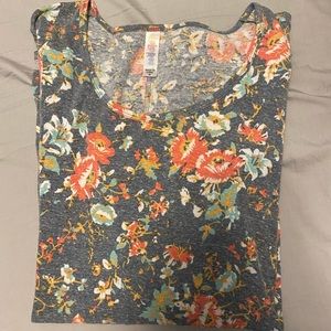 Lularoe medium perfect t